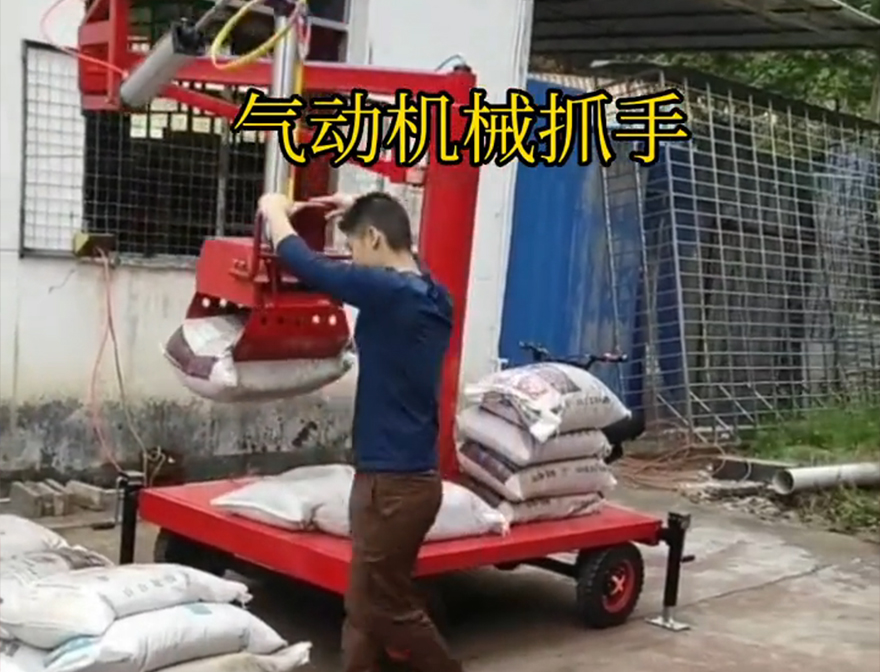 武邑县机械抓手农用随车抓武邑县气动吊砖机械抓手饲料抓袋机操作方便吗装卸水泥神器武邑县本地